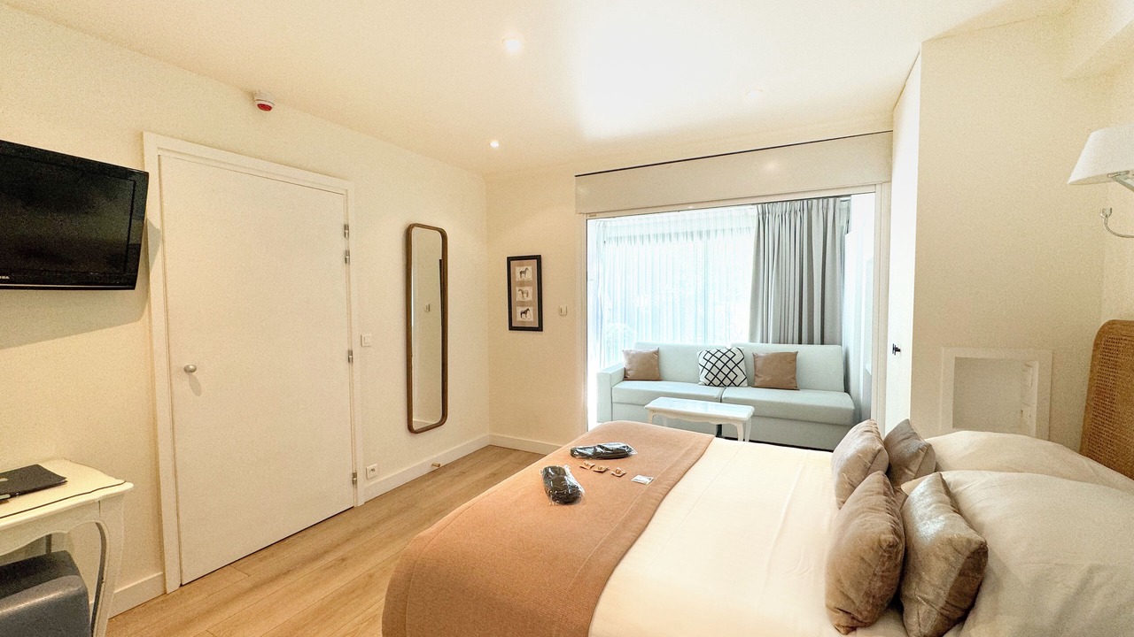 Photo of Bedroom in Cannes City Centre