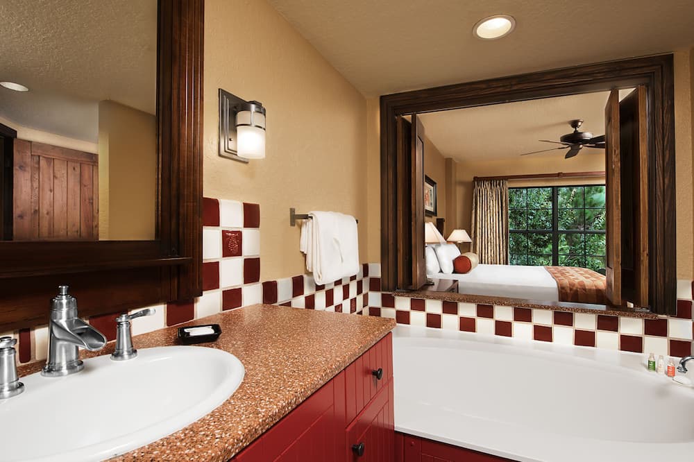 Photo of Bathroom in Bay Lake