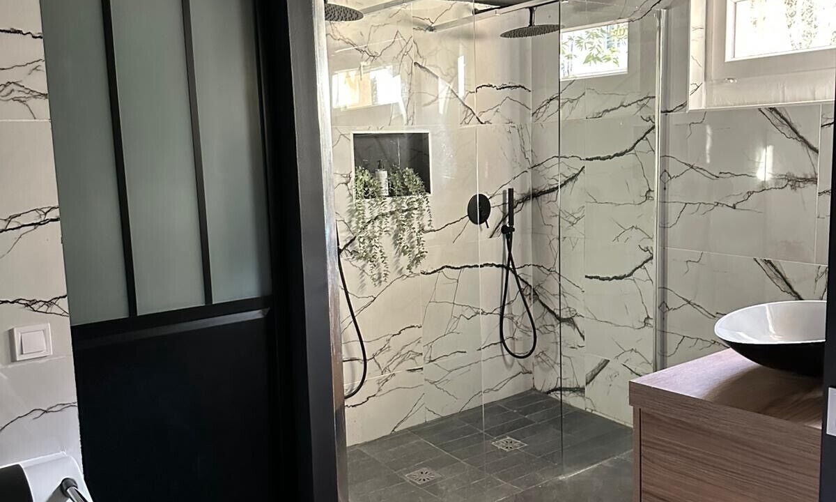 Photo of Bathroom in California - Pezou