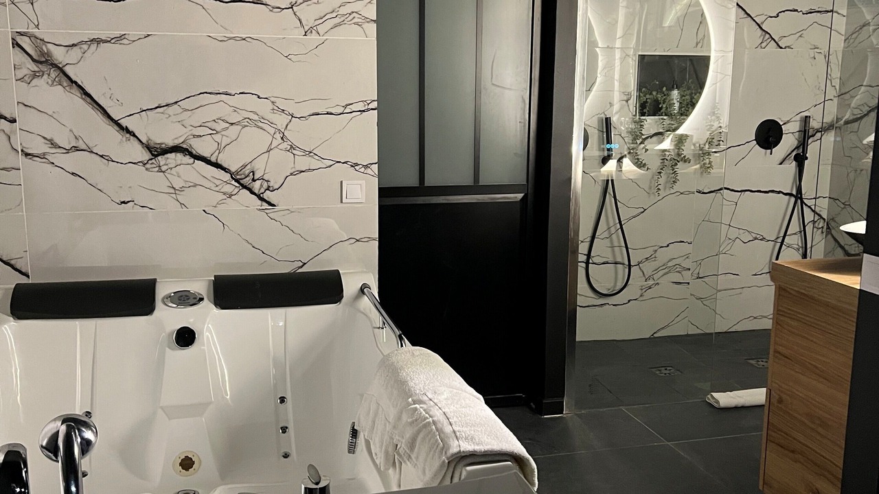 Photo of Bathroom in California - Pezou