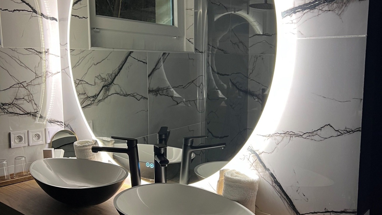 Photo of Bathroom in California - Pezou