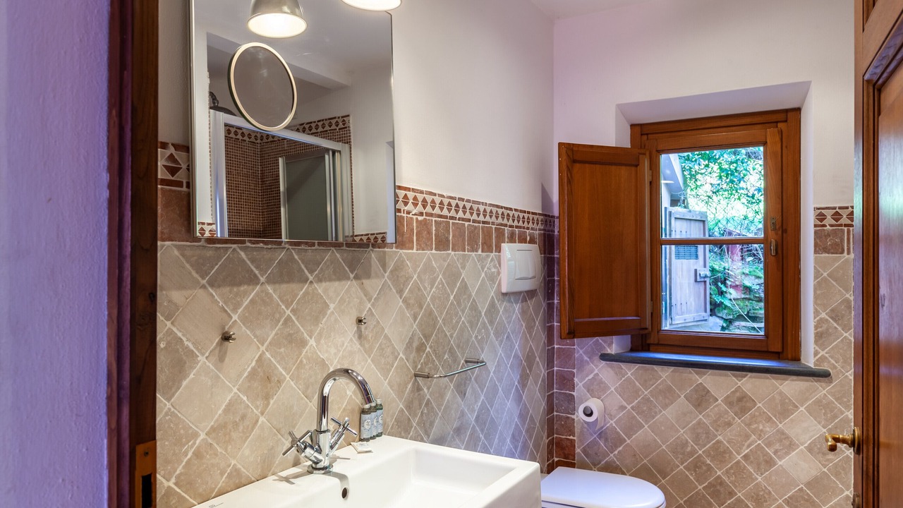 Photo of Bathroom in Calci