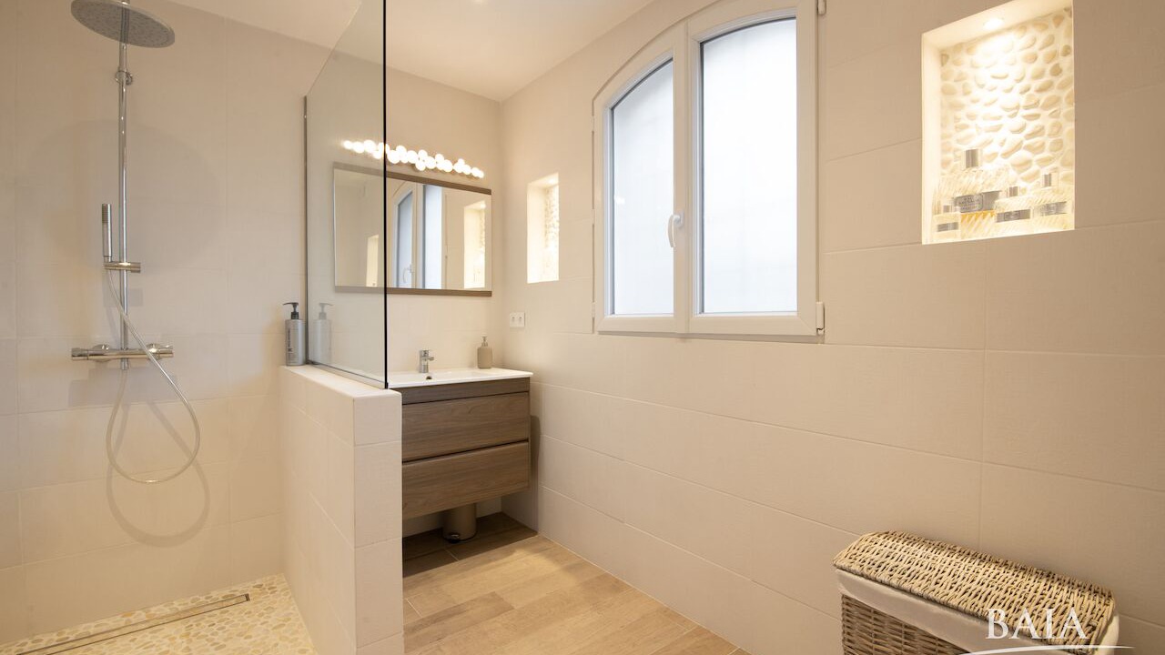 Photo of Bathroom in Guerrevieille