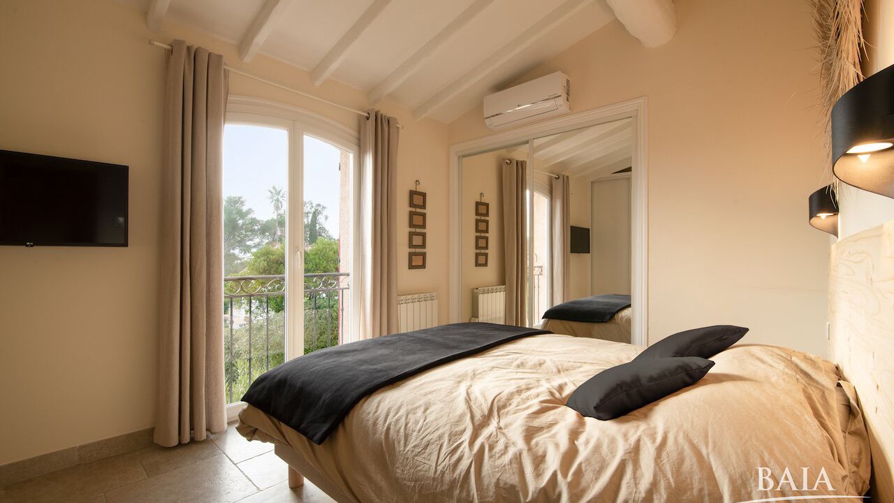 Photo of Bedroom in Guerrevieille