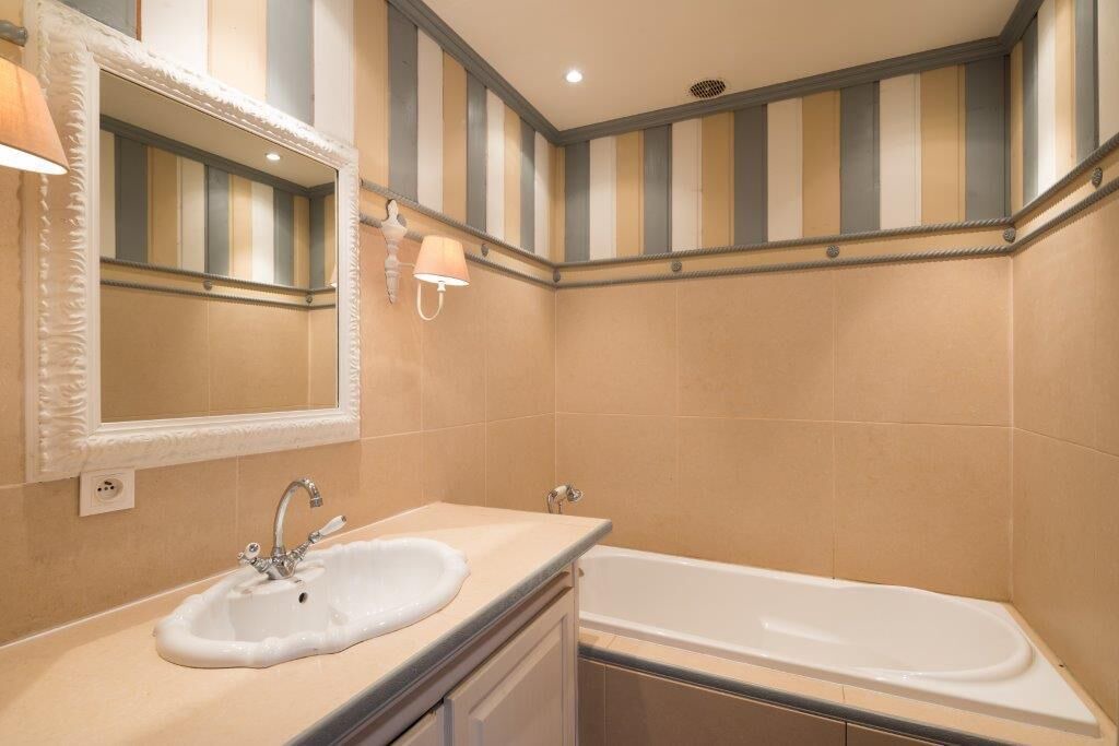 Photo of Bathroom in Riou - Petit Juas - Av de Grasse