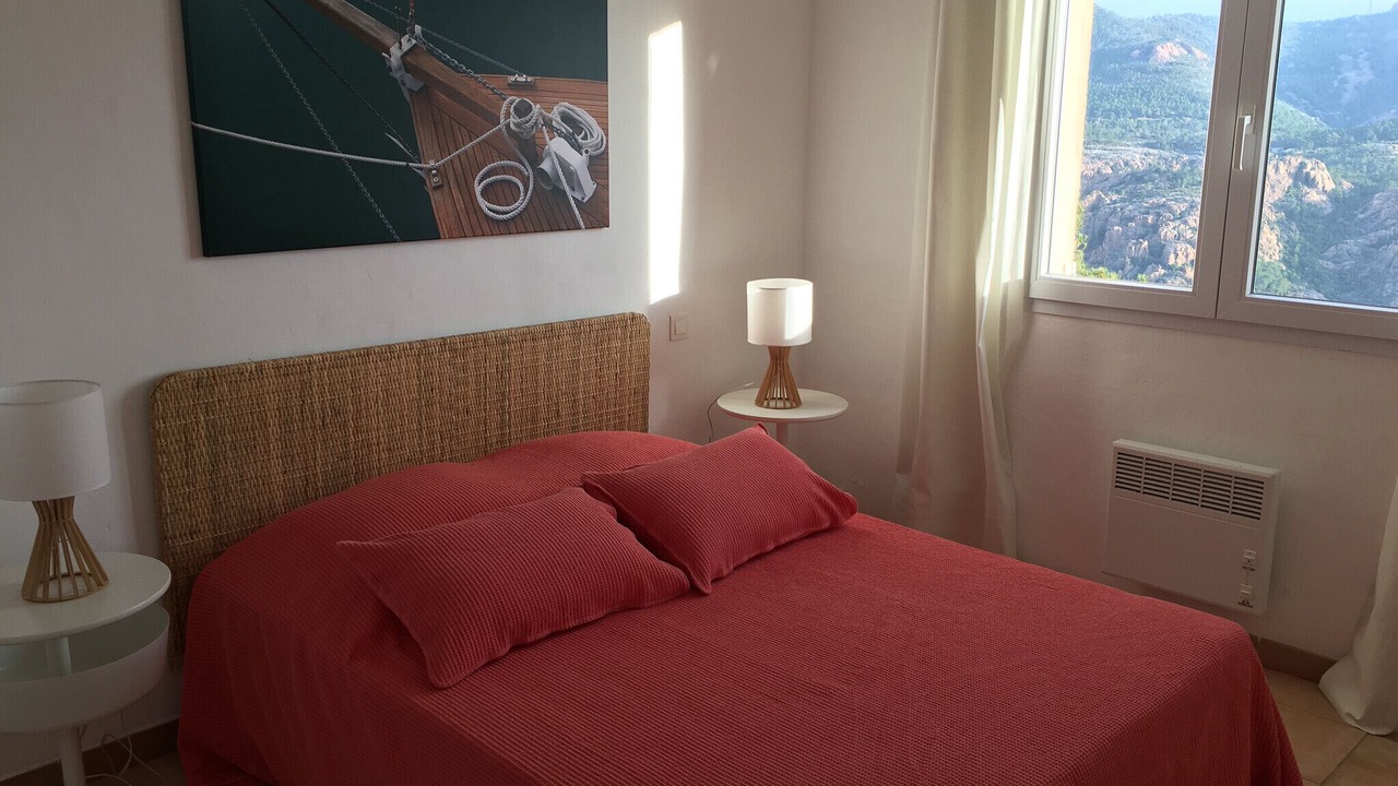 Photo of Bedroom in Antheor