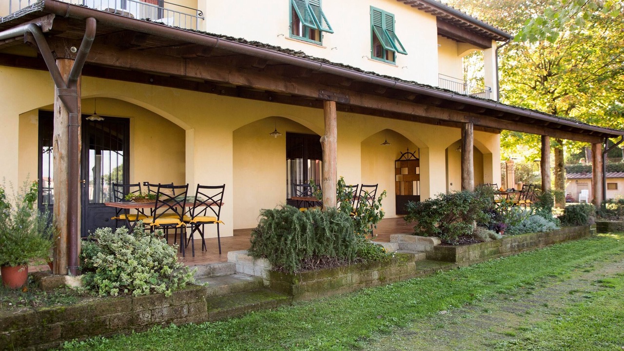 Photo of Outdoor in Lari