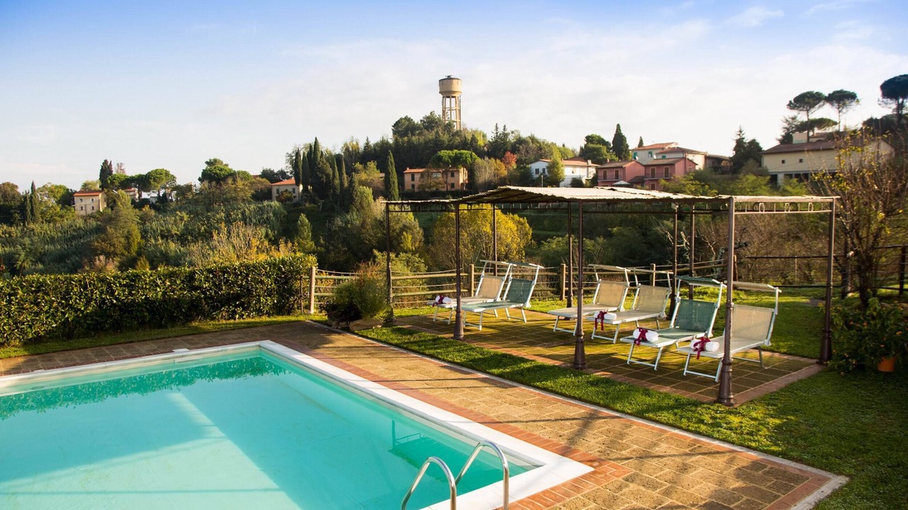Photo of Outdoor in Lari