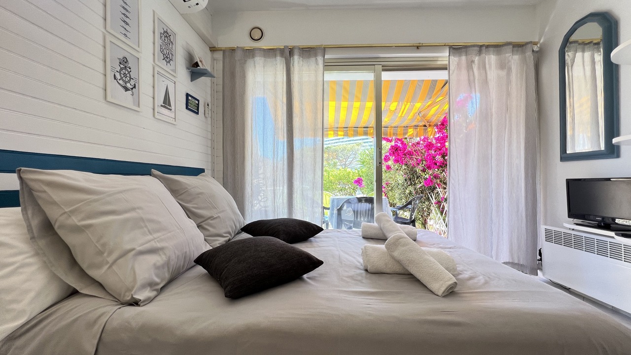 Photo of Bedroom in Villeneuve Loubet Beach