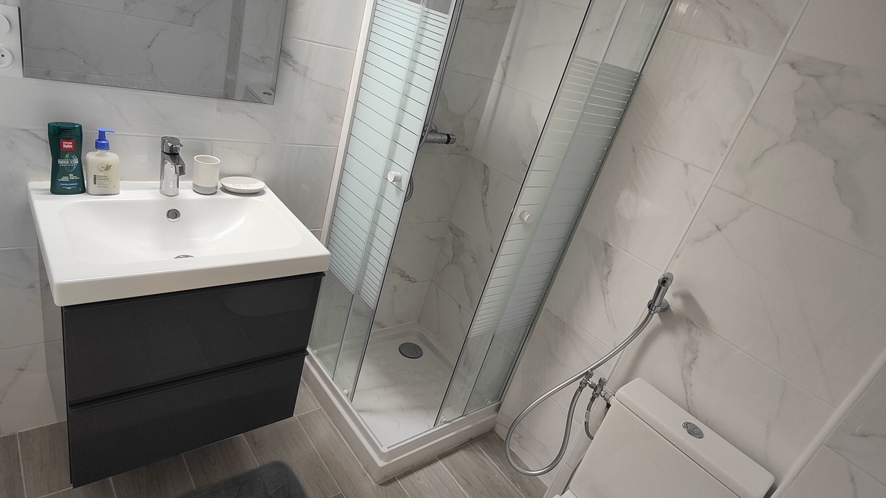 Photo of Bathroom in Pasteur