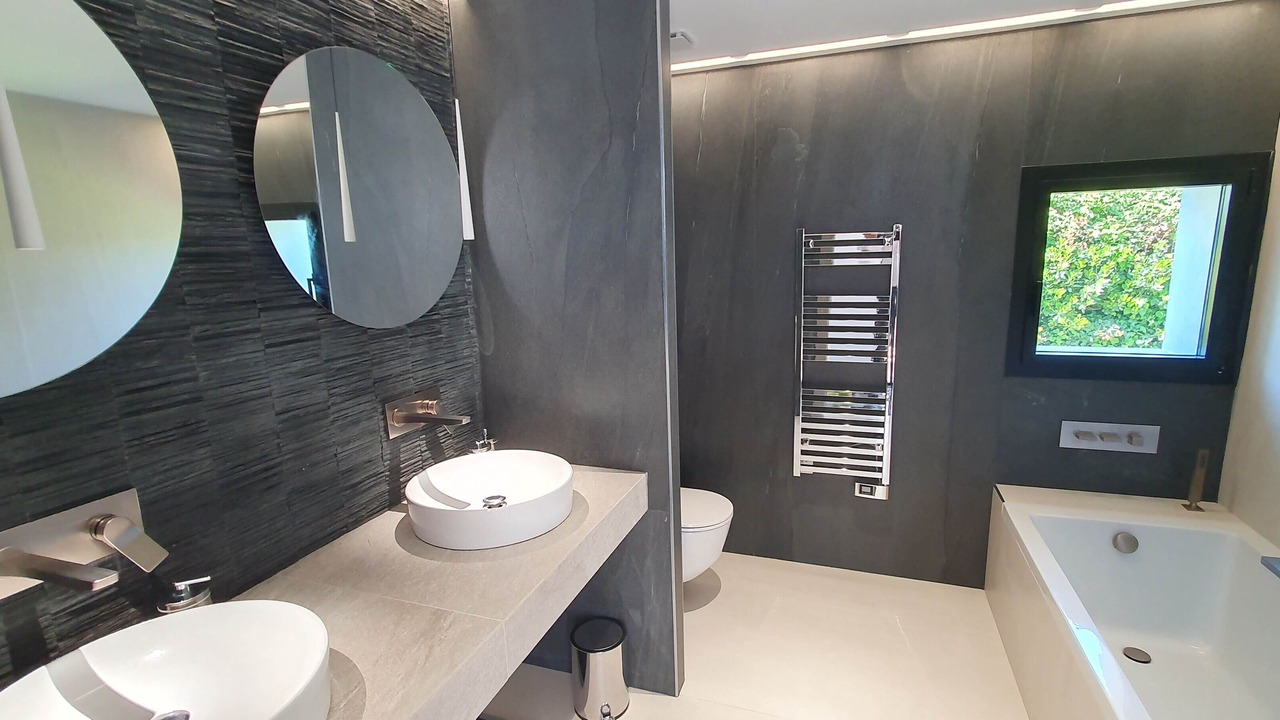 Photo of Bathroom in Biot