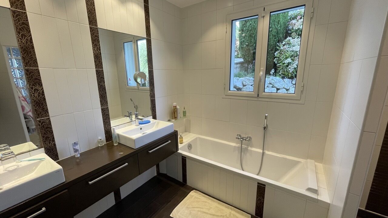Photo of Bathroom in Falicon