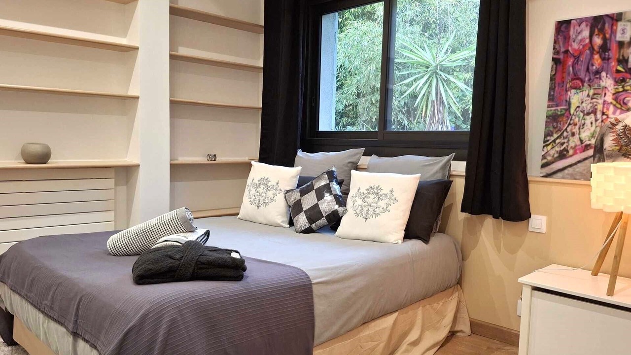 Photo of Bedroom in California - Pezou