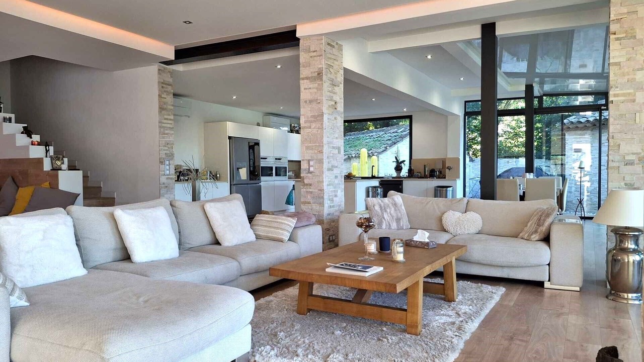 Photo of Livingroom in California - Pezou
