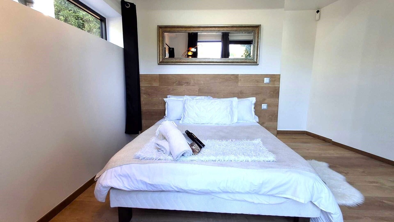 Photo of Bedroom in California - Pezou