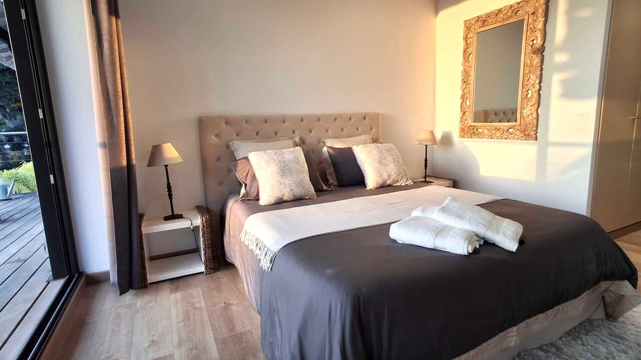 Photo of Bedroom in California - Pezou