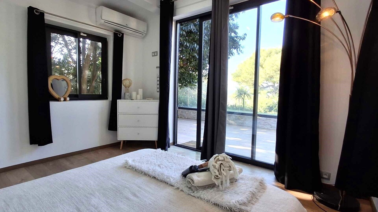 Photo of Bedroom in California - Pezou