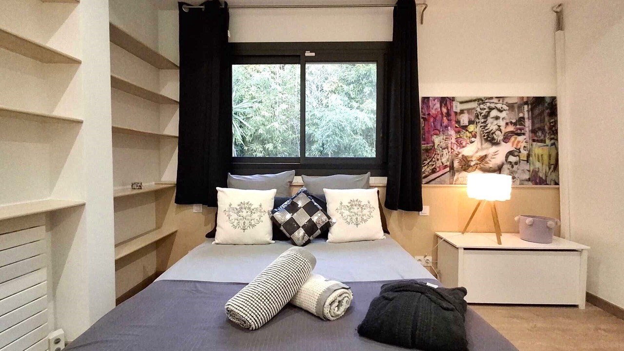 Photo of Bedroom in California - Pezou