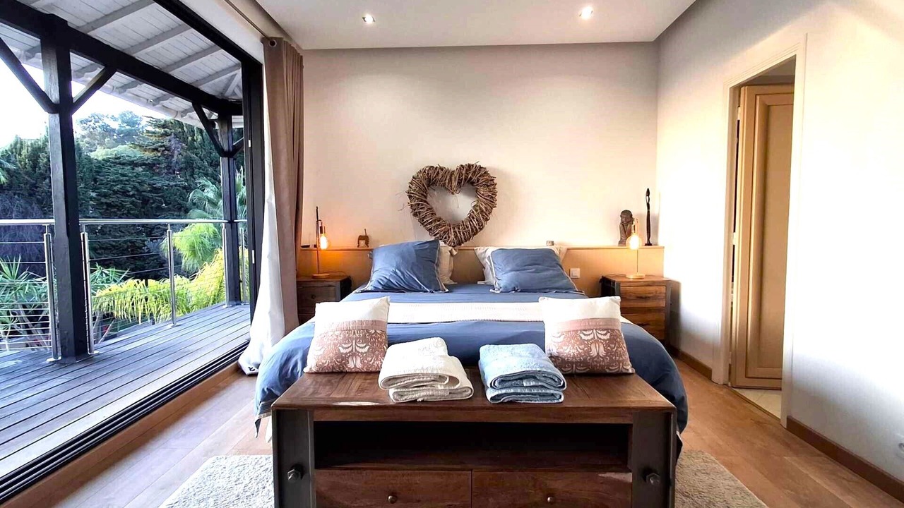 Photo of Bedroom in California - Pezou