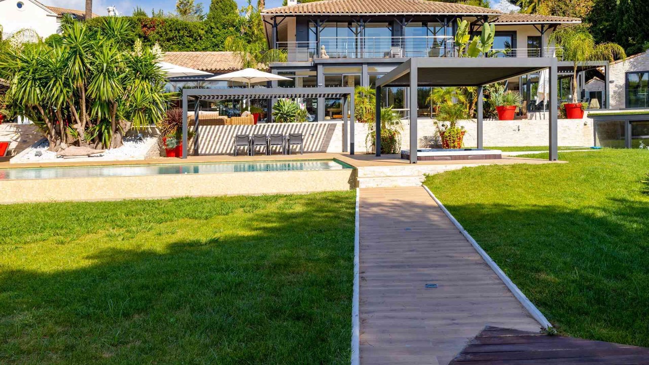 Photo of Outdoor in California - Pezou