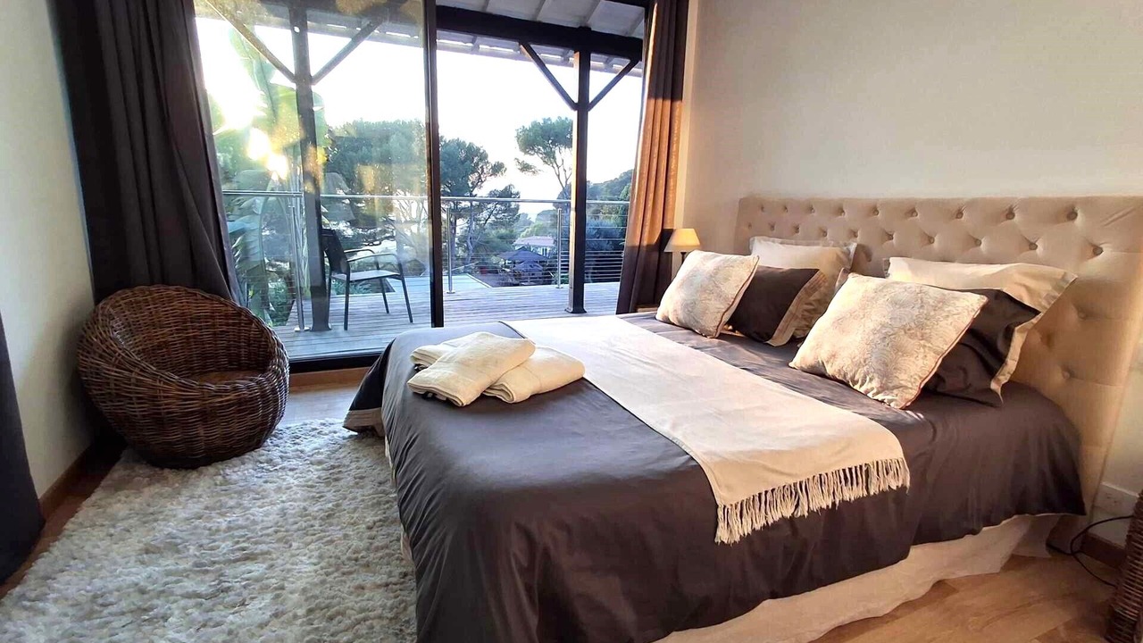 Photo of Bedroom in California - Pezou