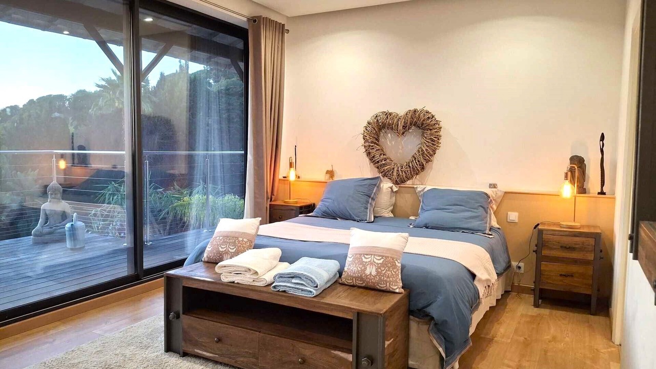 Photo of Bedroom in California - Pezou