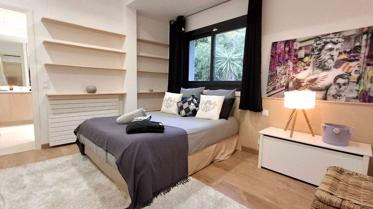 Photo of Bedroom in California - Pezou