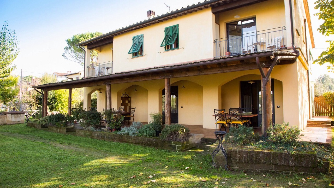 Photo of Outdoor in Lari