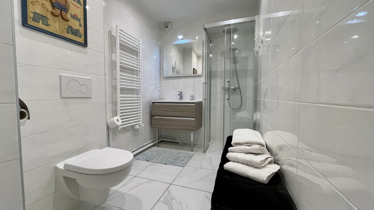 Photo of Bathroom in California - Pezou