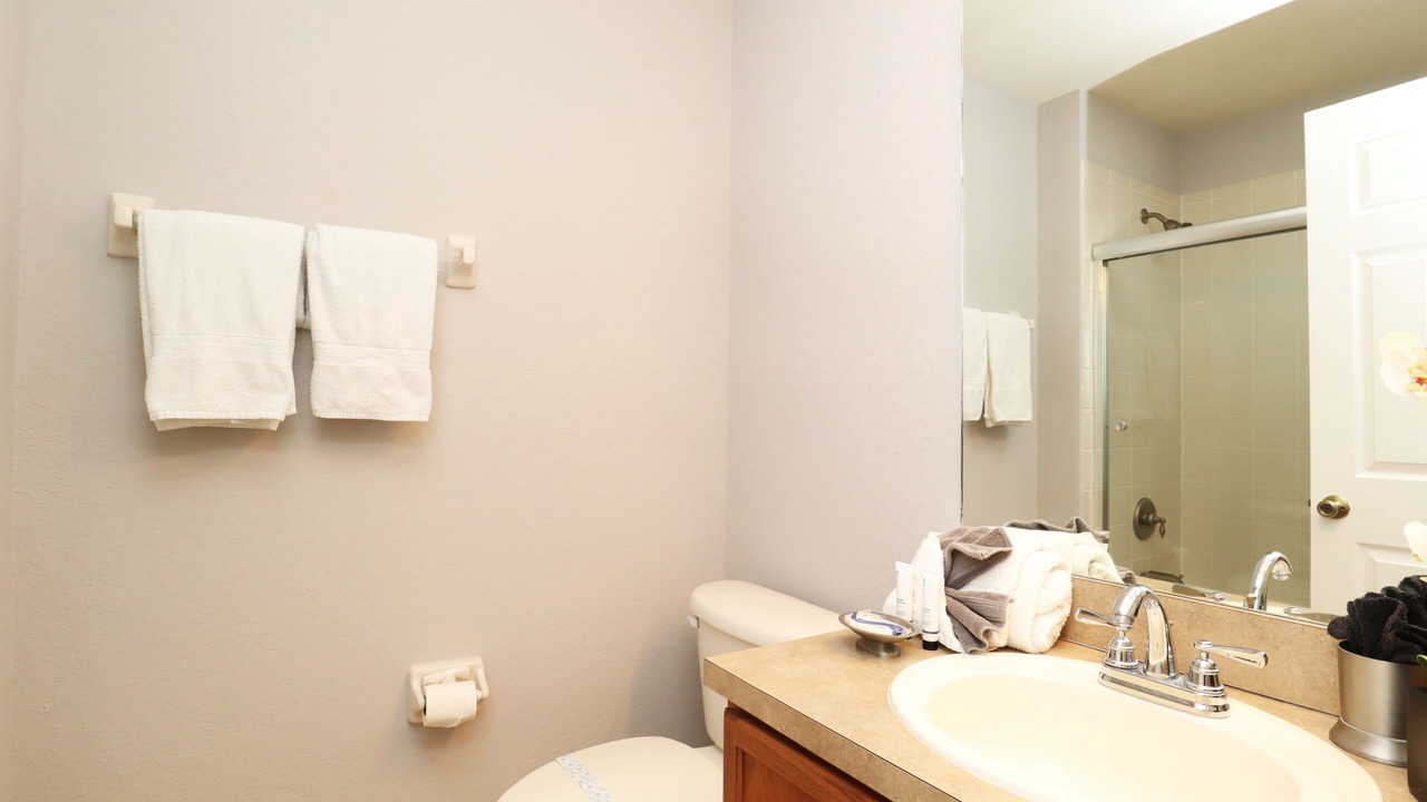 Photo of Bathroom in Trafalgar Village