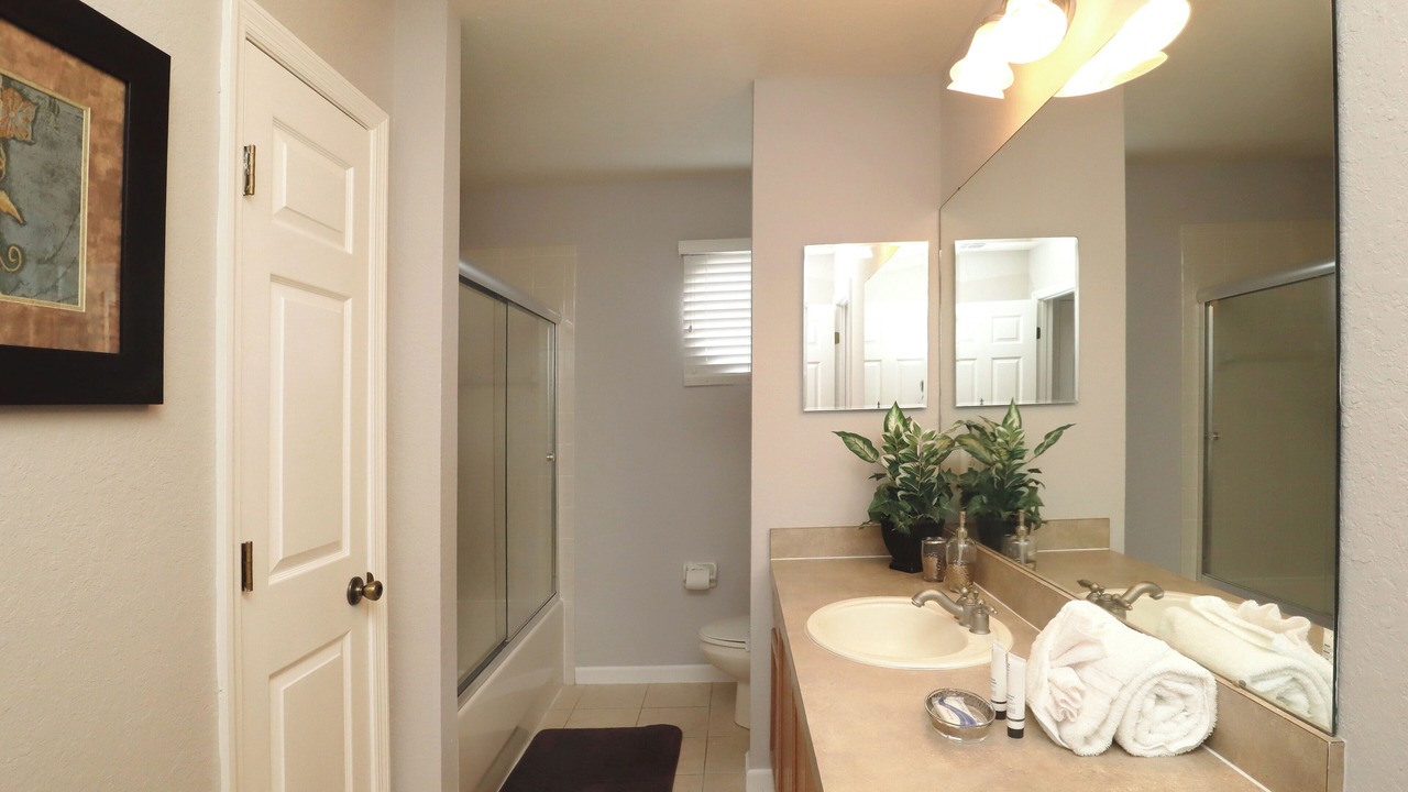 Photo of Bathroom in Trafalgar Village