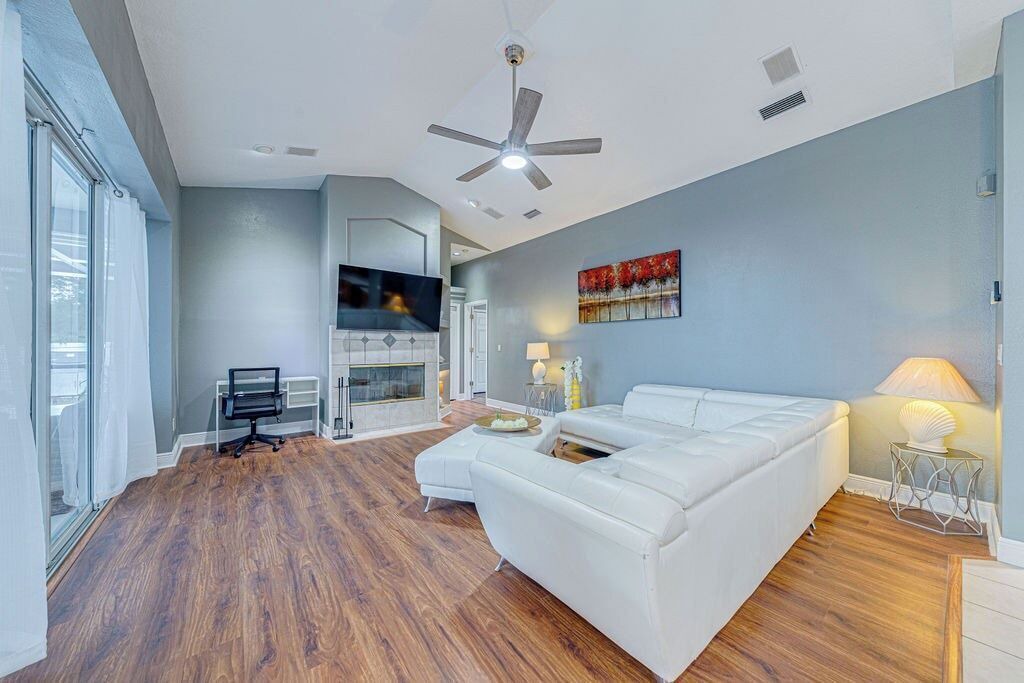 Photo of Livingroom in Forest City