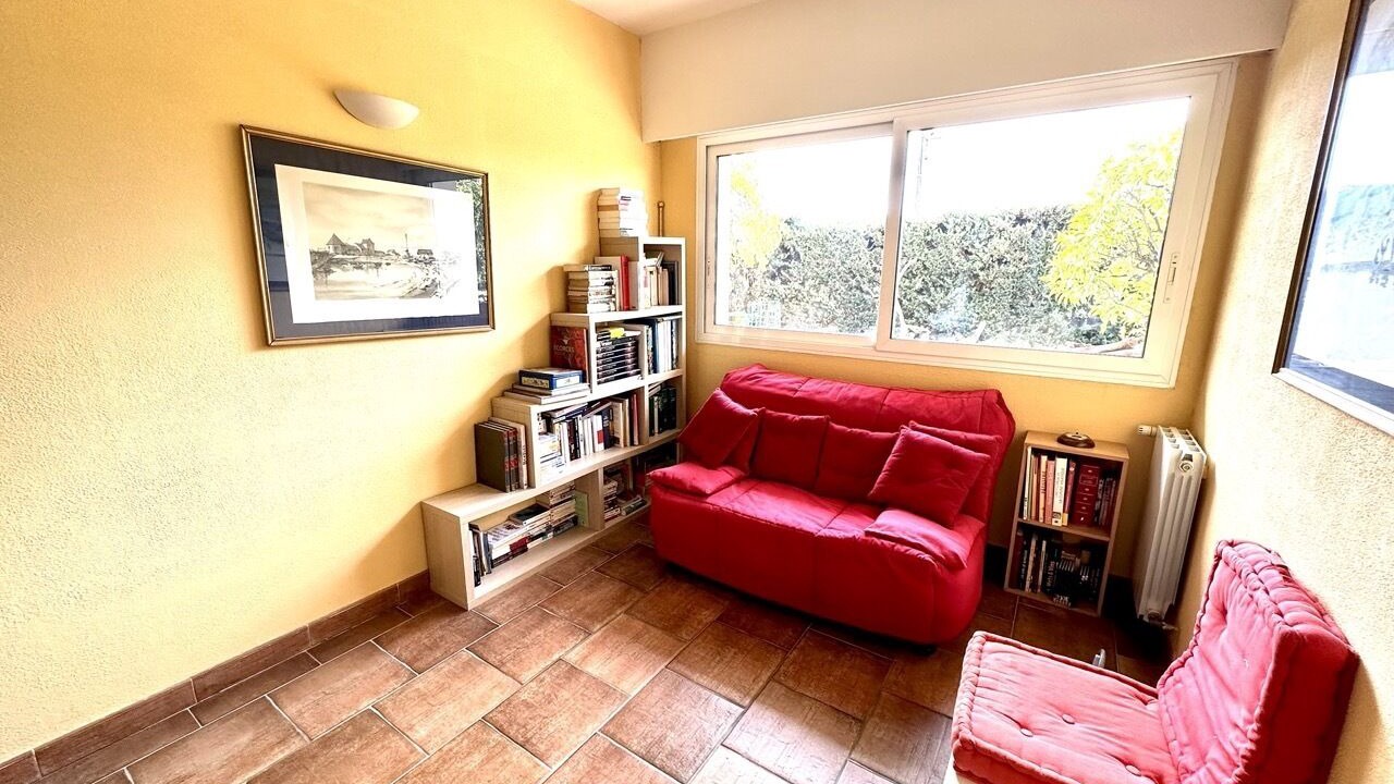 Photo of Livingroom in Gairaut
