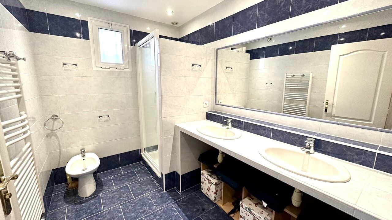 Photo of Bathroom in Gairaut