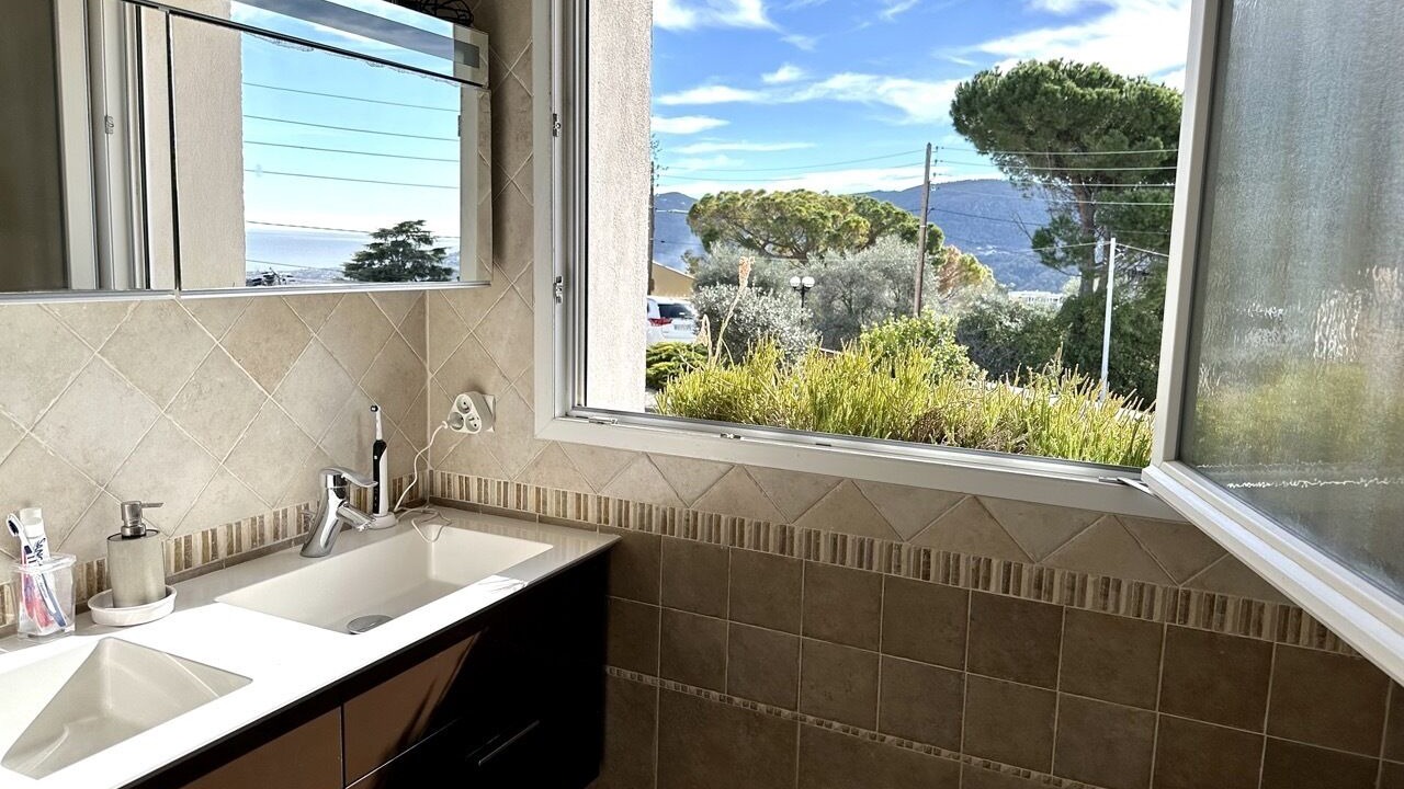 Photo of Bathroom in Gairaut