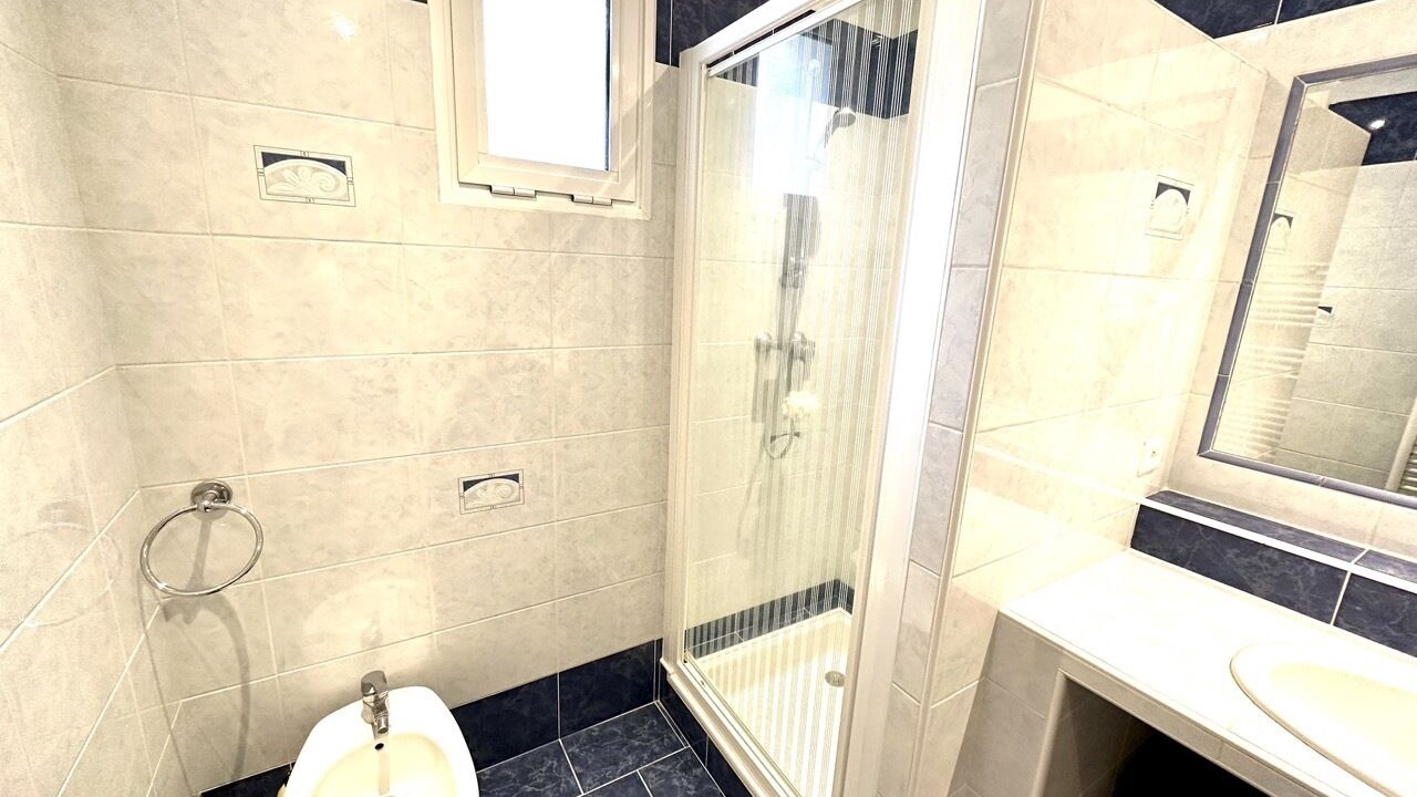 Photo of Bathroom in Gairaut