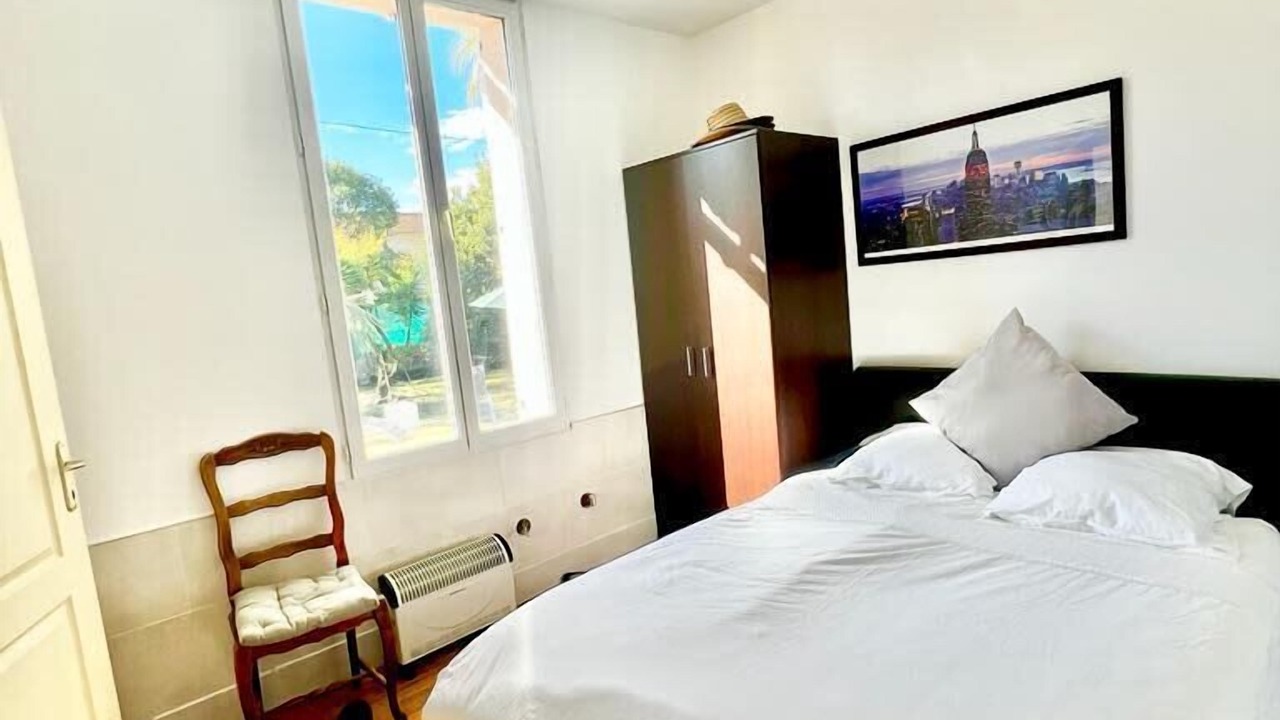 Photo of Bedroom in Antibes City Centre