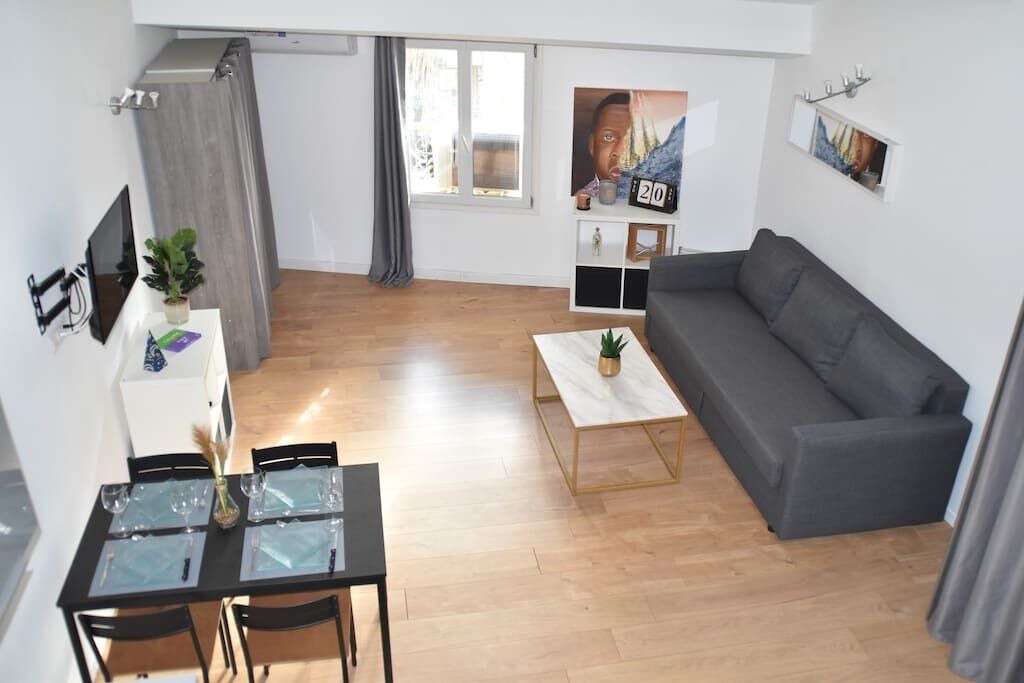 Photo of Livingroom in Prado - Republique