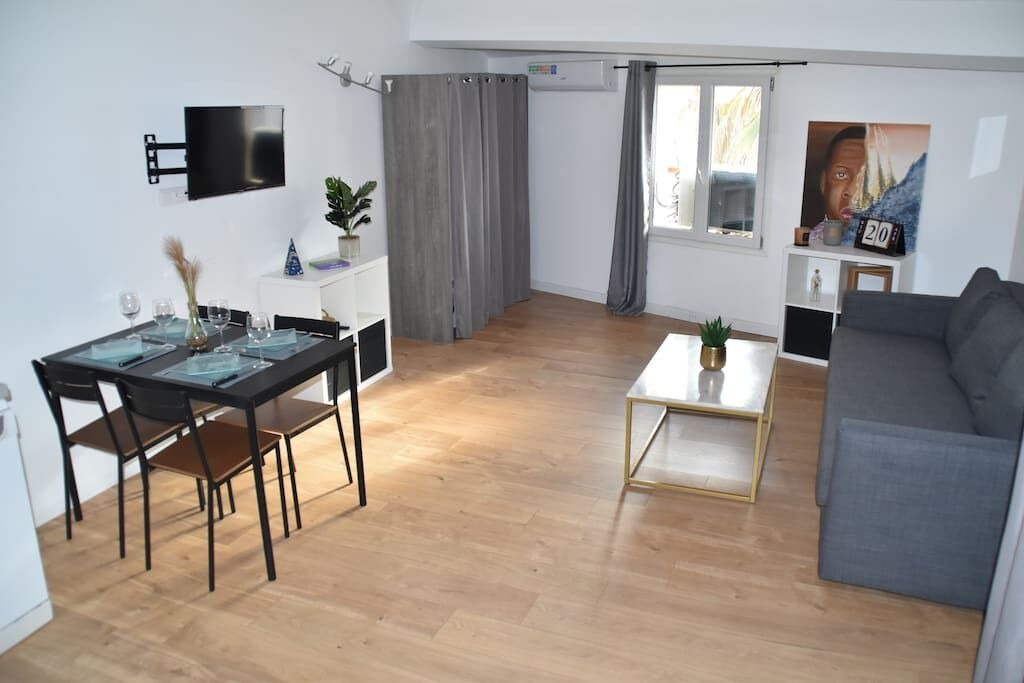 Photo of Livingroom in Prado - Republique