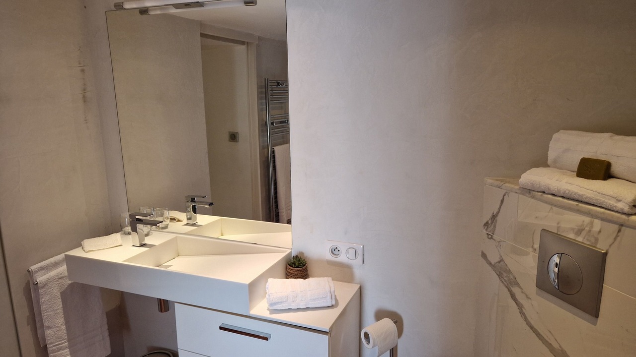 Photo of Bathroom in Cannes City Centre