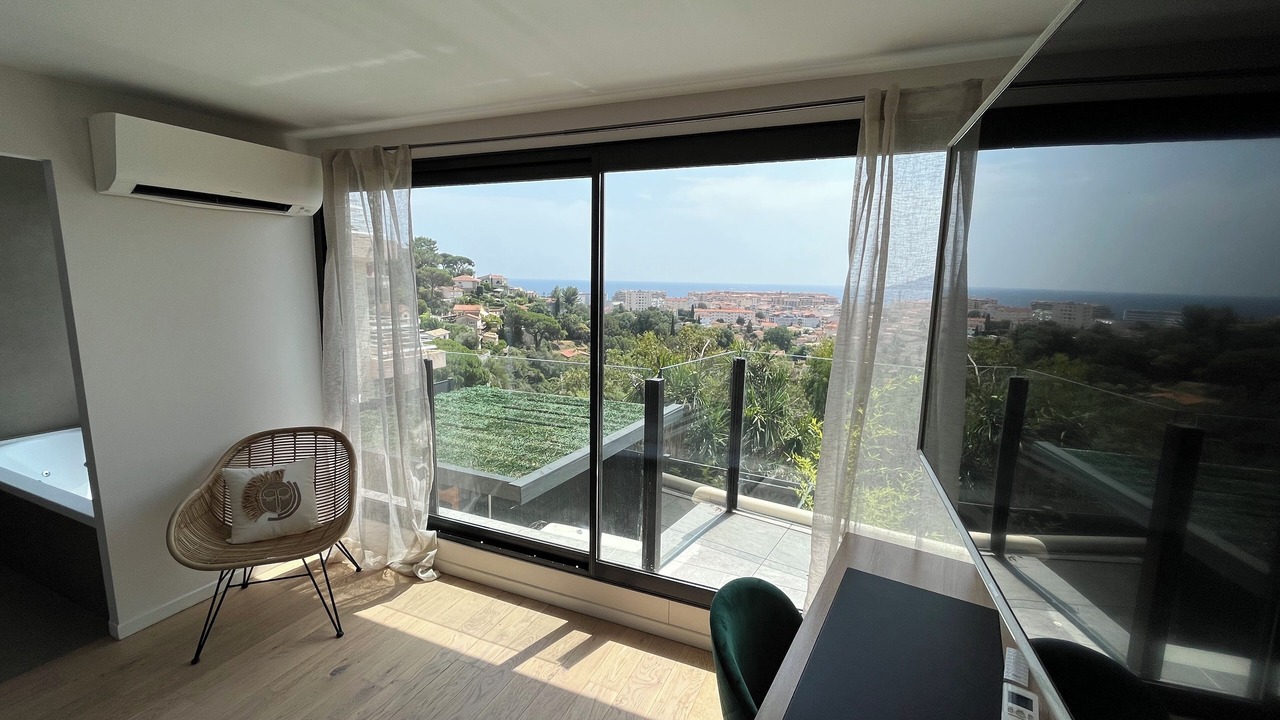 Photo of Bedroom in Cannes La Bocca