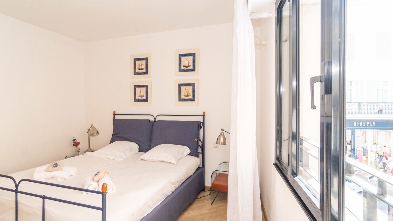 Photo of Bedroom in Cannes City Centre