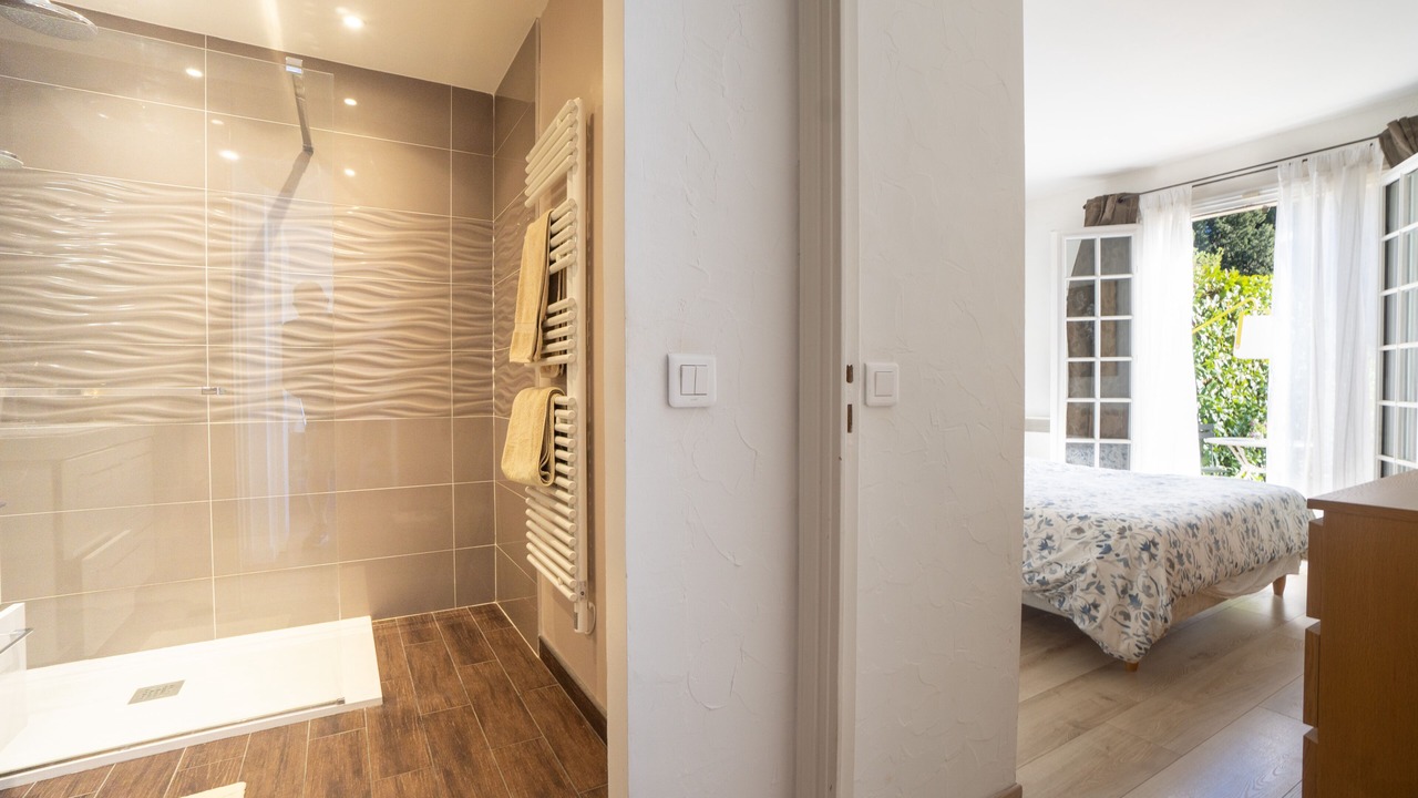 Photo of Bedroom in Biot