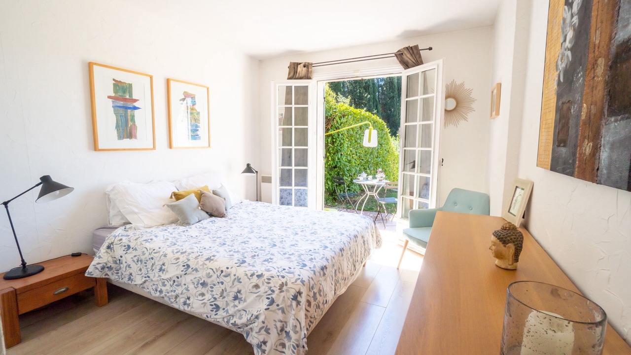 Photo of Bedroom in Biot