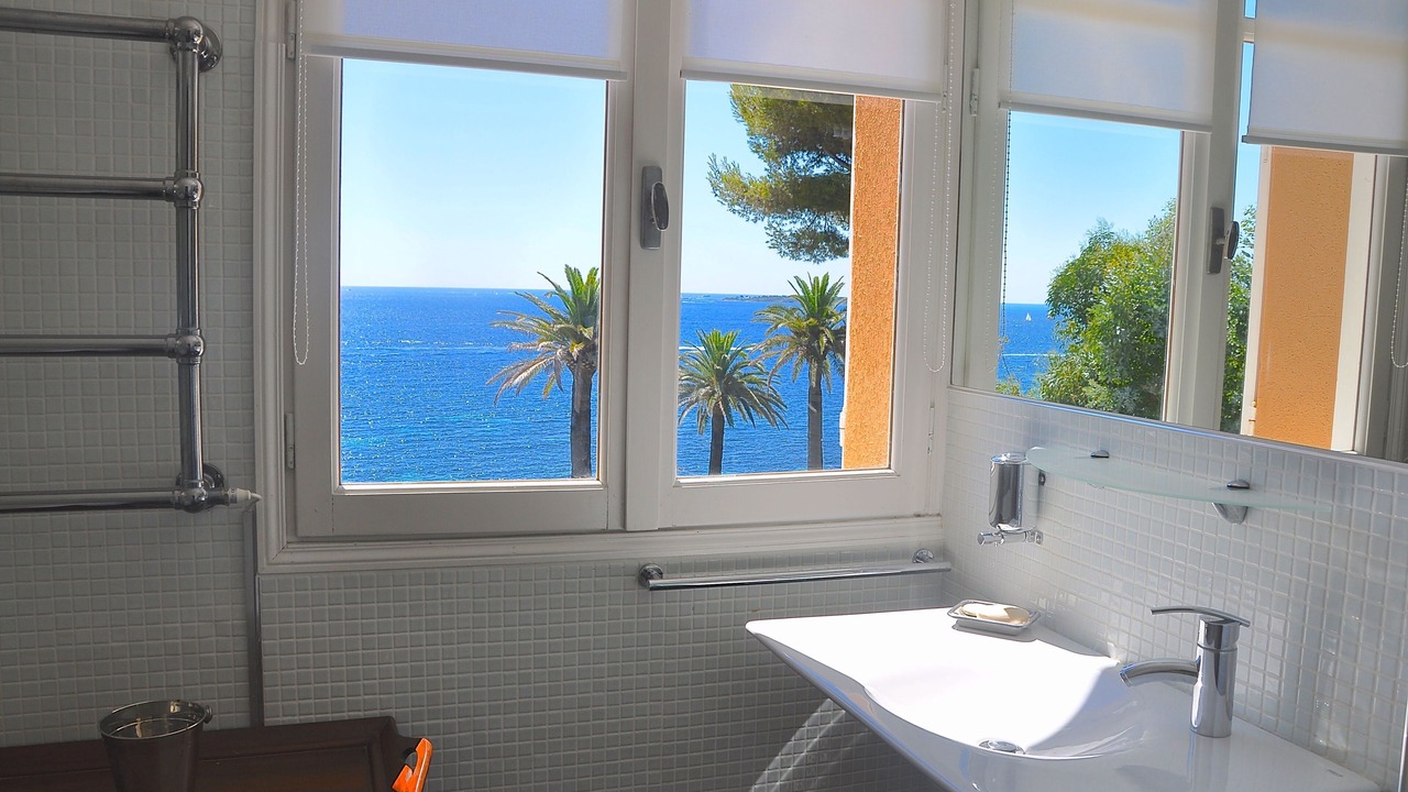 Photo of Bathroom in California - Pezou