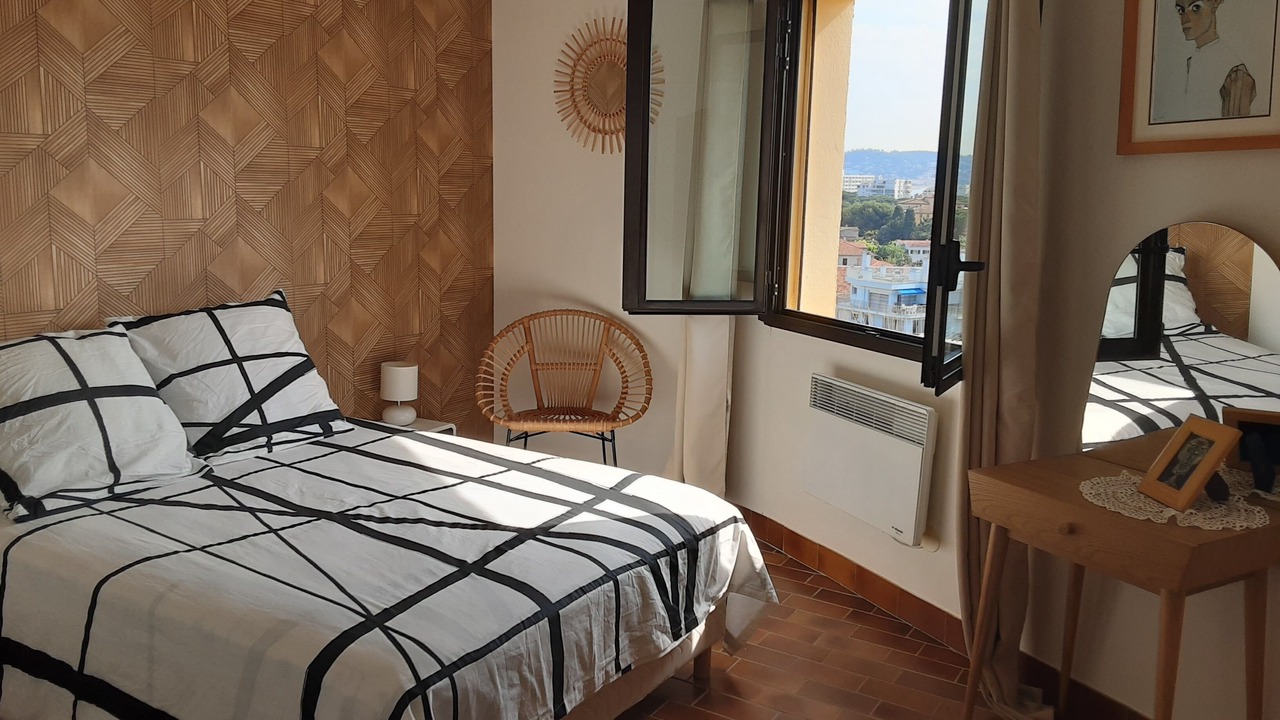 Photo of Bedroom in Mandelieu-la-Napoule Beach