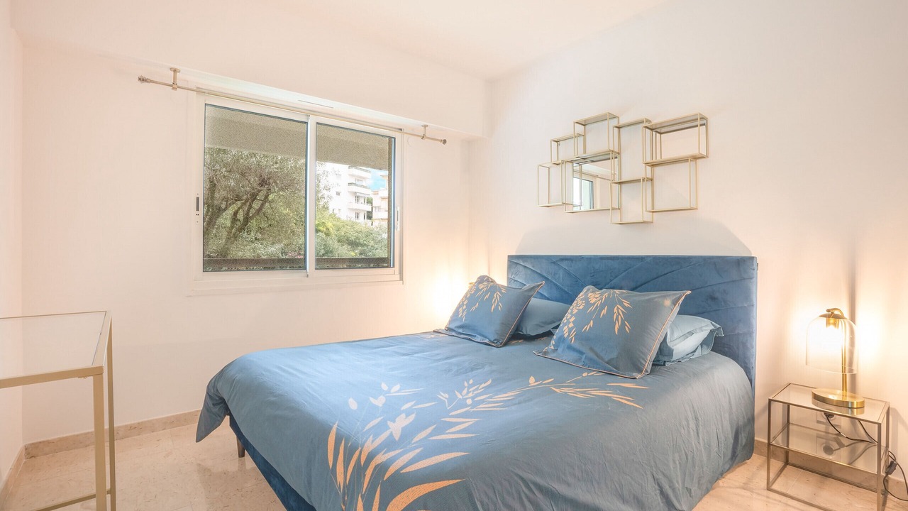 Photo of Bedroom in Cannes City Centre