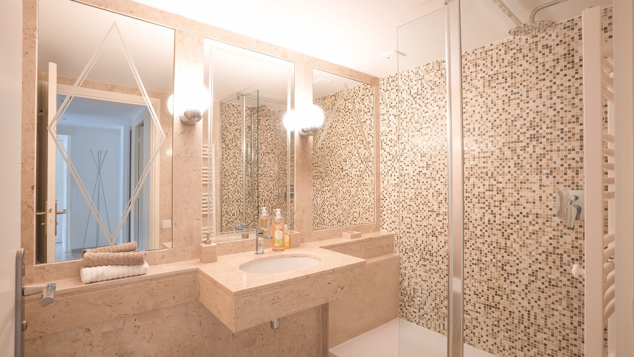Photo of Bathroom in Cannes City Centre