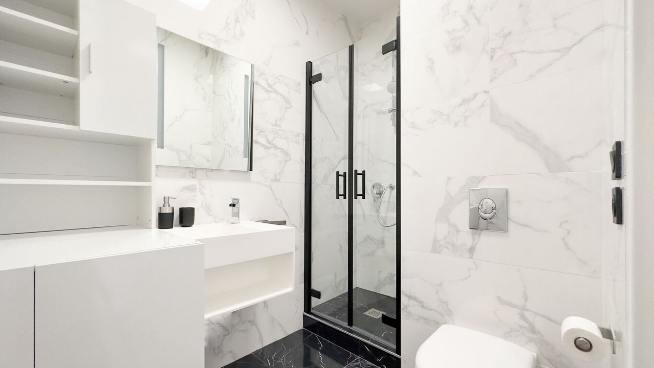 Photo of Bathroom in California - Pezou