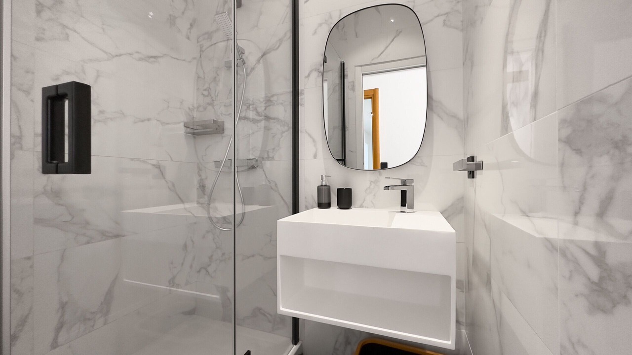 Photo of Bathroom in California - Pezou